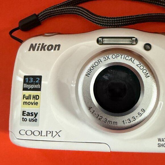 Nikon Coolpix W100 Camera - Picture 3 of 9